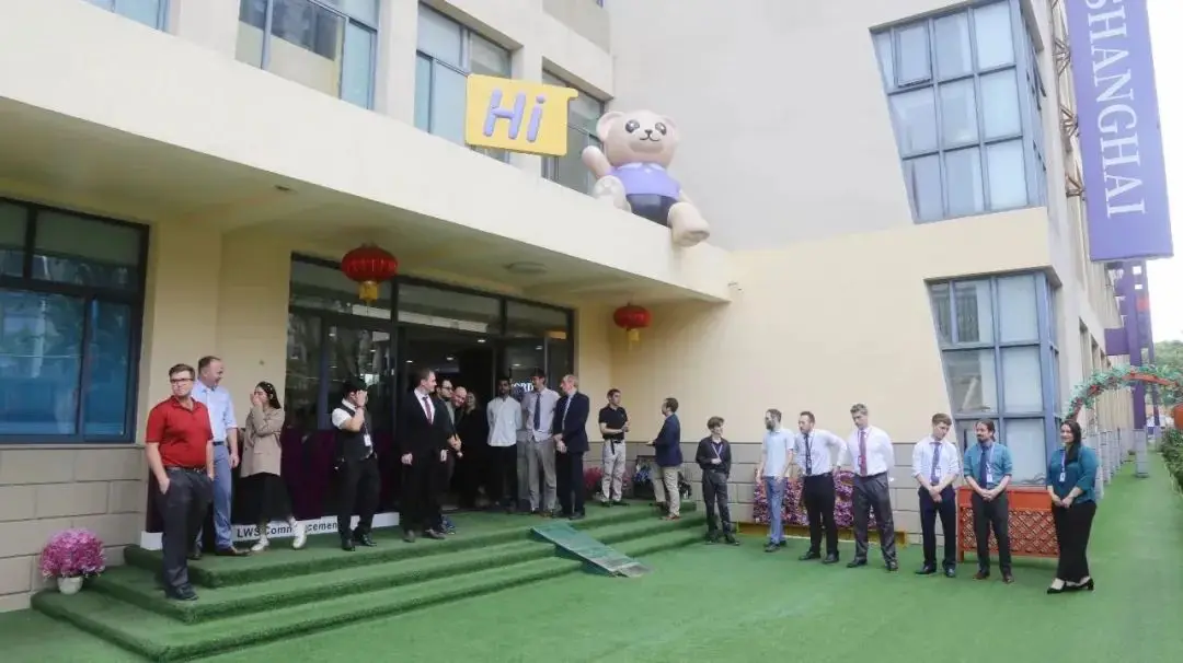 老师们精心布置教室