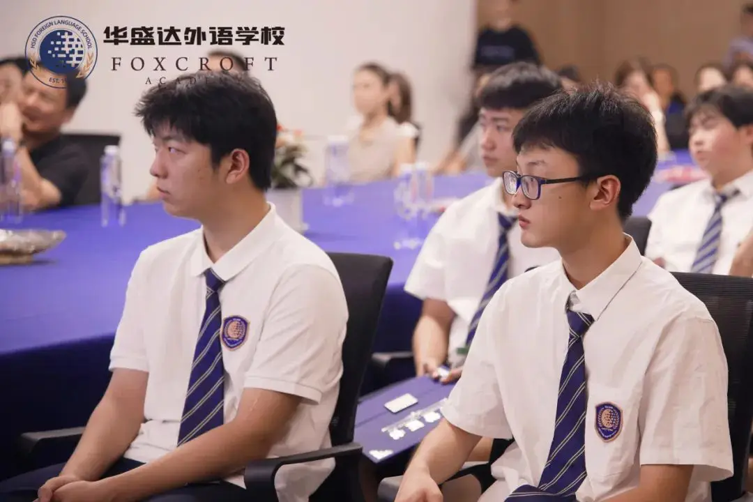 华盛达外语学校俞国成总校长发表了铿锵有力的致辞