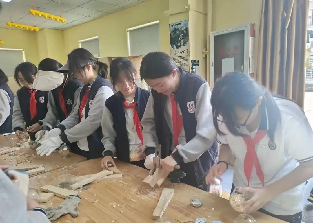 第二天上午的农运会，更是考验着团队精神：（图 3）