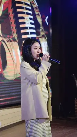 值得一提的是,本次活动除了参赛同学的精彩表演之外(图 3)