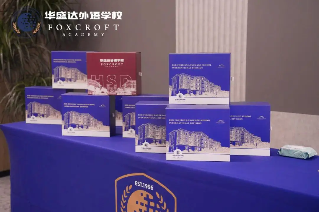 我们将这些元素完美融入礼盒,这不仅是一份实用的入学礼物