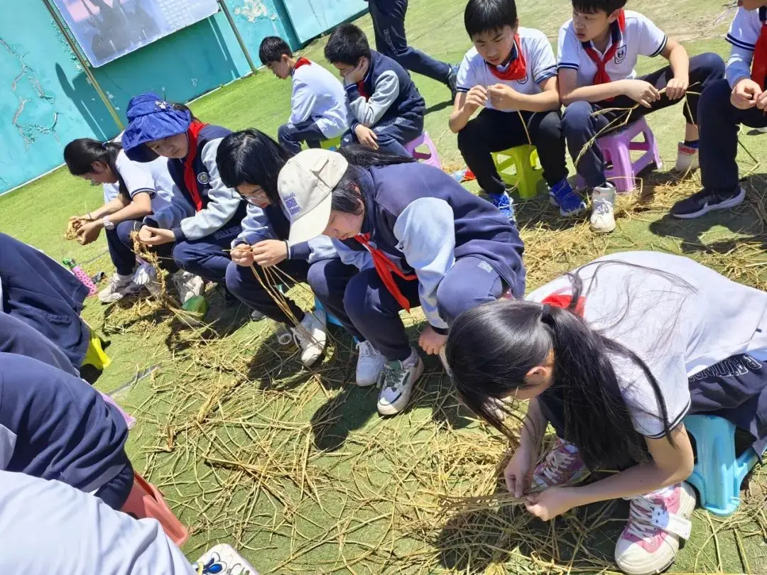 第二天上午的农运会，更是考验着团队精神：（图 7）
