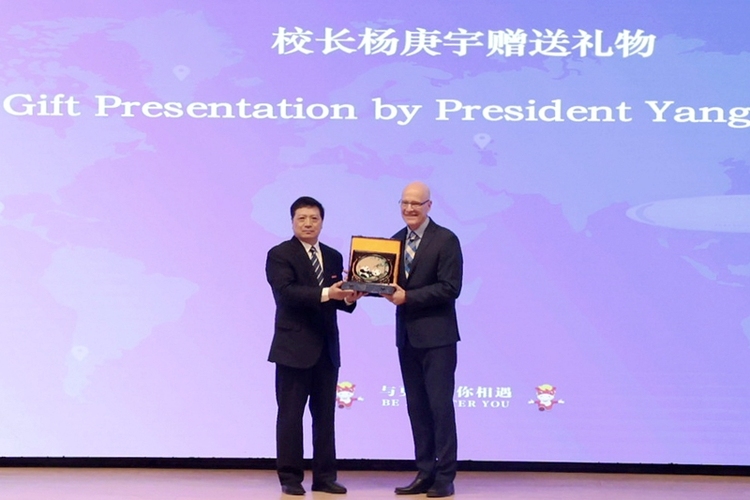 燕京理工学院世界青年领导力论坛:中加高校共探全球青年领导力 燕京理工学院世界青年领导力论坛:中加高校共探全球青年领导力