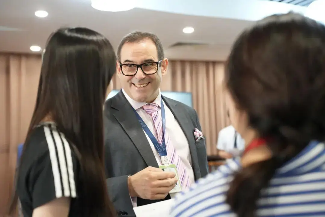学生们的卓越成绩证明了他们勤劳刻苦、自我驱动、坚忍不拔的品质