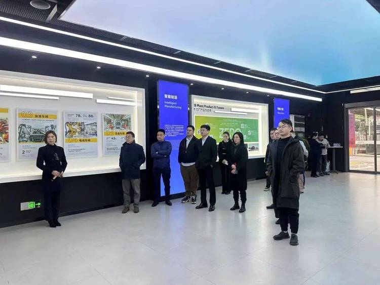 上财商学院MBA/EMBA走进产业园系列(四)上汽大众站——新能源汽车工厂的智能制造实践 上财商学院MBA/EMBA走进产业园系列(四)上汽大众站——新能源汽车工厂的智能制造实践