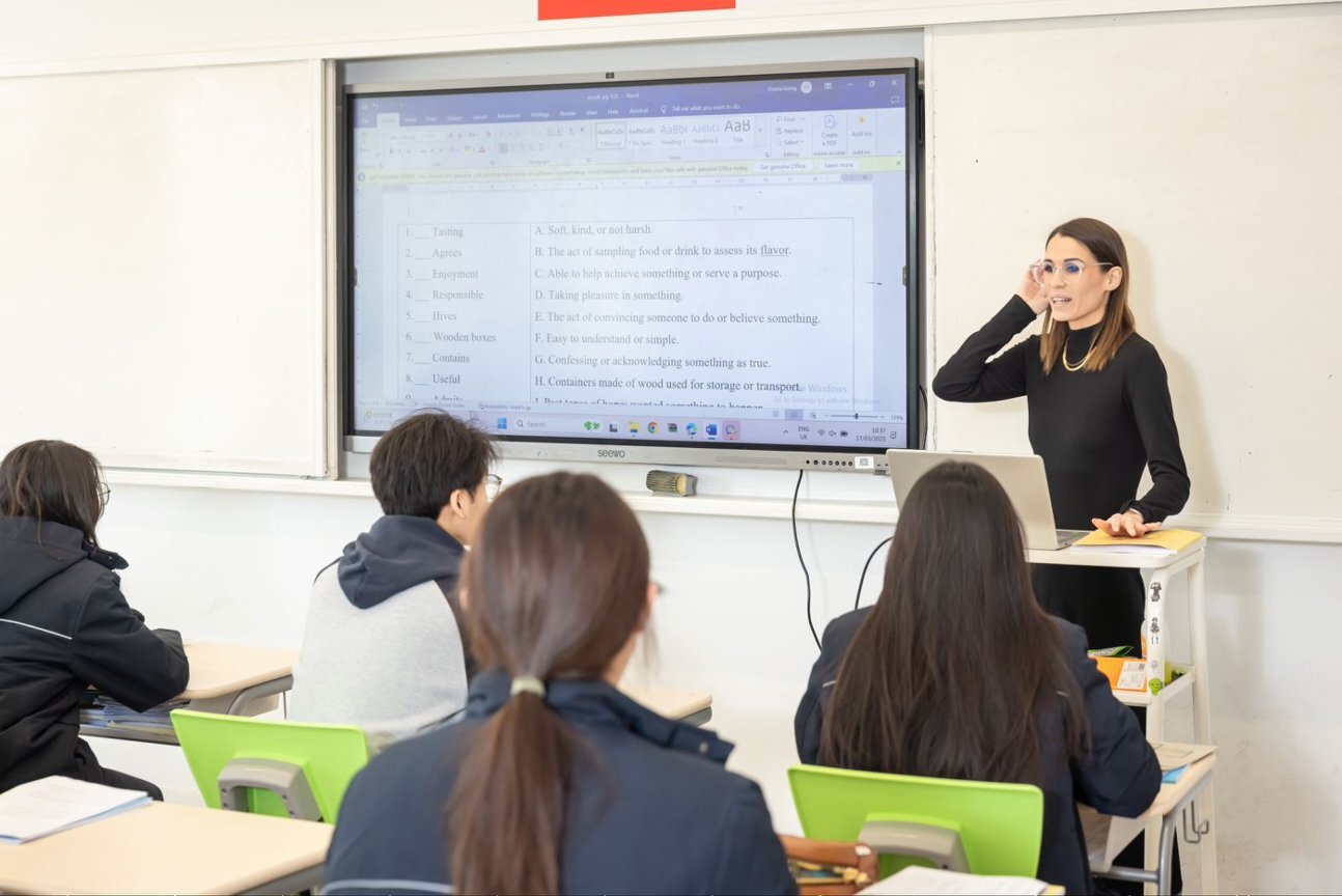 课程方面，上海阿德科特为上海少数同步开设 IGCSE