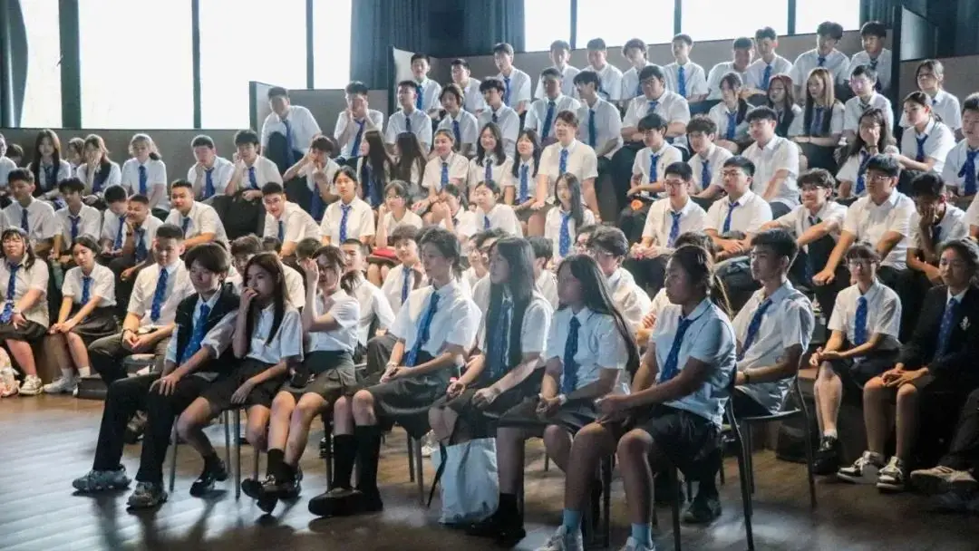 新生报到当晚,德育关顾中心组织了新生入学教育(图 3)