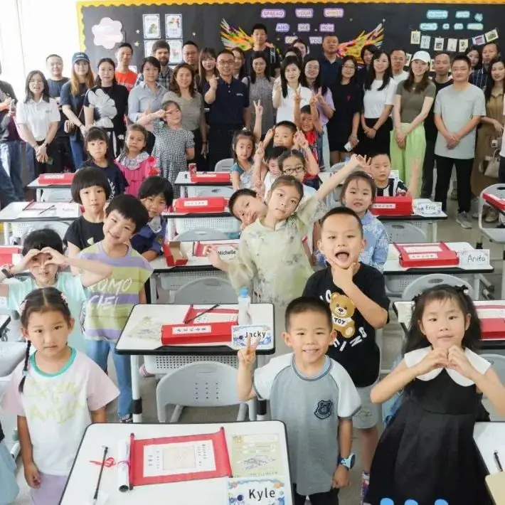 我来园外上小学啦! 一年级的小朋友们,欢迎你们来到园外。