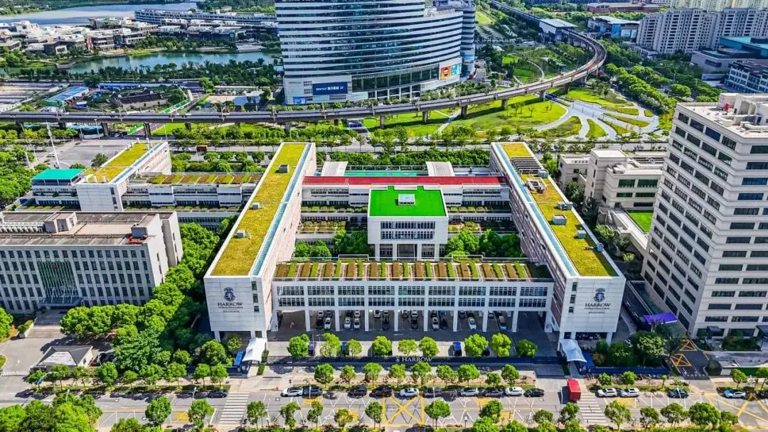 校园内近40%的区域被绿色植被和花卉覆盖(图 3)