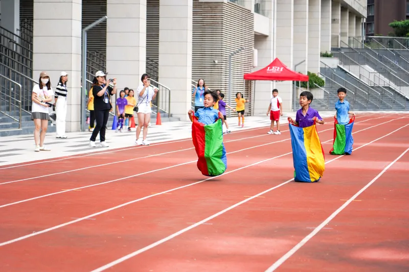 预备部的运动会现场充满欢声笑语，我们的小小学子们积极参加了各式各（图 3）