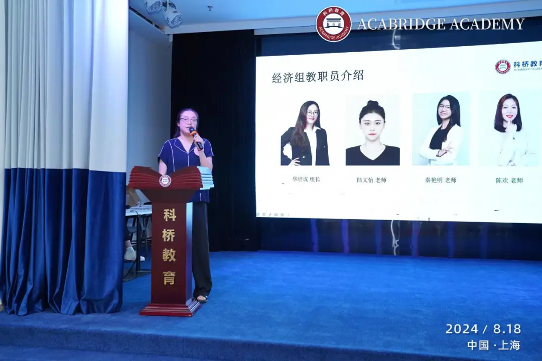 报到当天,接待老师以及学生志愿者们均以饱满的热情和专业的态度