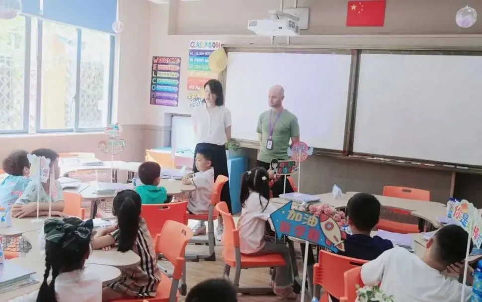 同学们来到新教室、自我介绍(图 2)