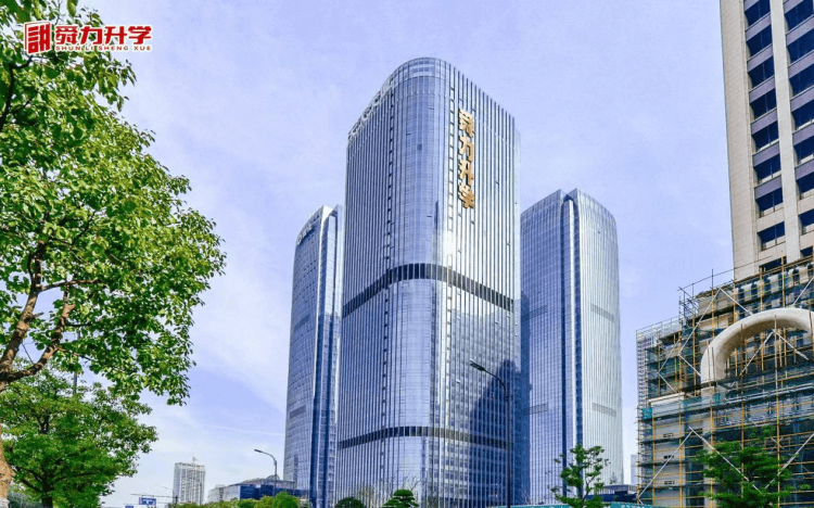 产品体系打破 单一升学路径依赖 ,适配高考统招、高职提前招生