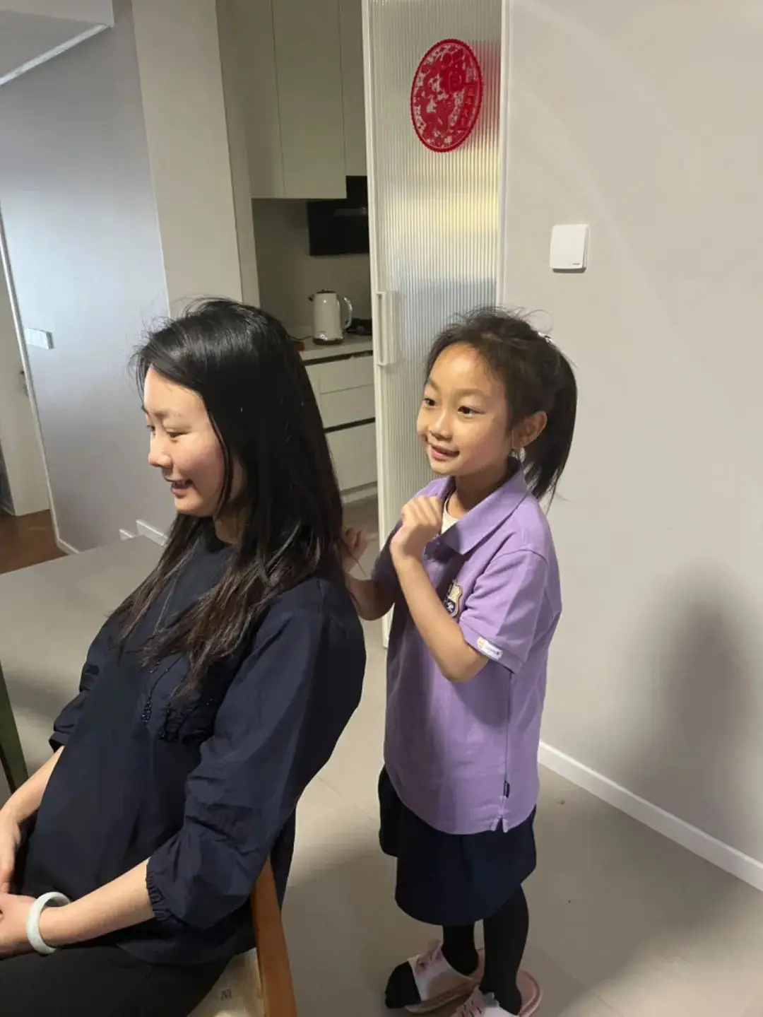 为母亲捶捶背、梳梳头、洗洗脚(图 3)