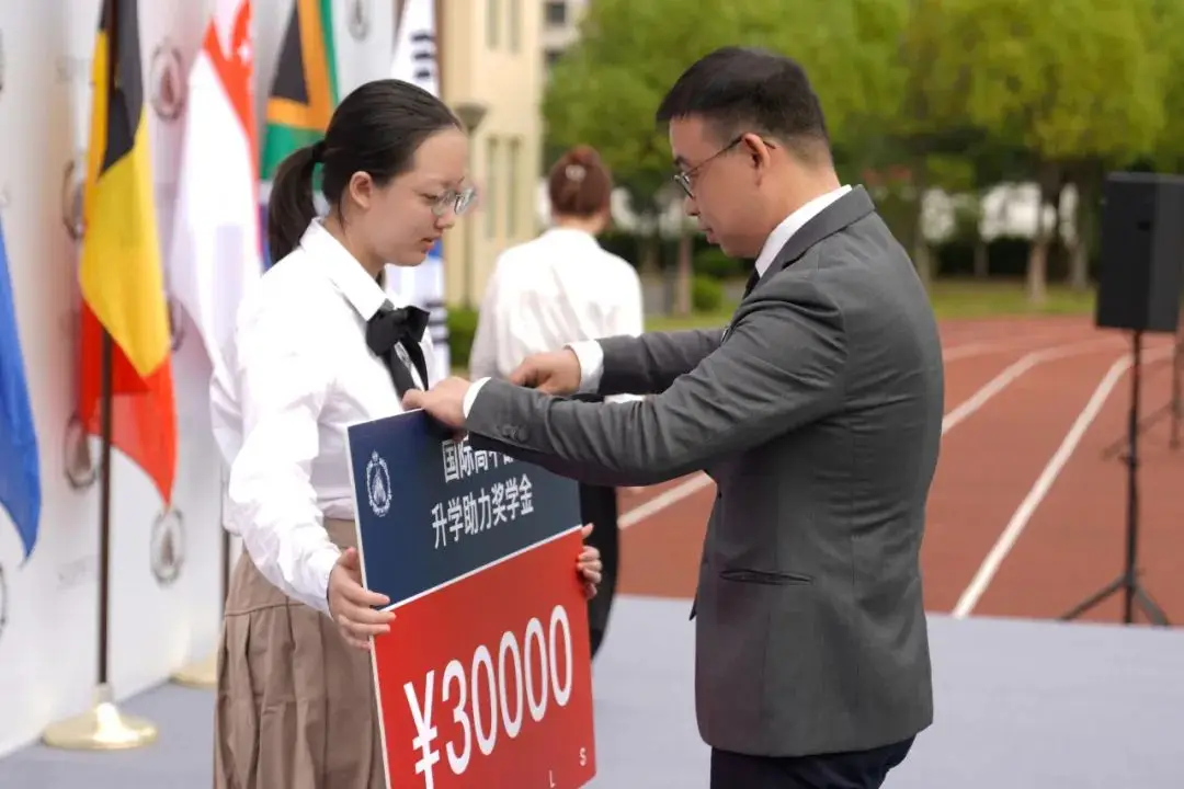 园外还为成绩优异、进步显著的学子提供种类丰富的优质奖学金