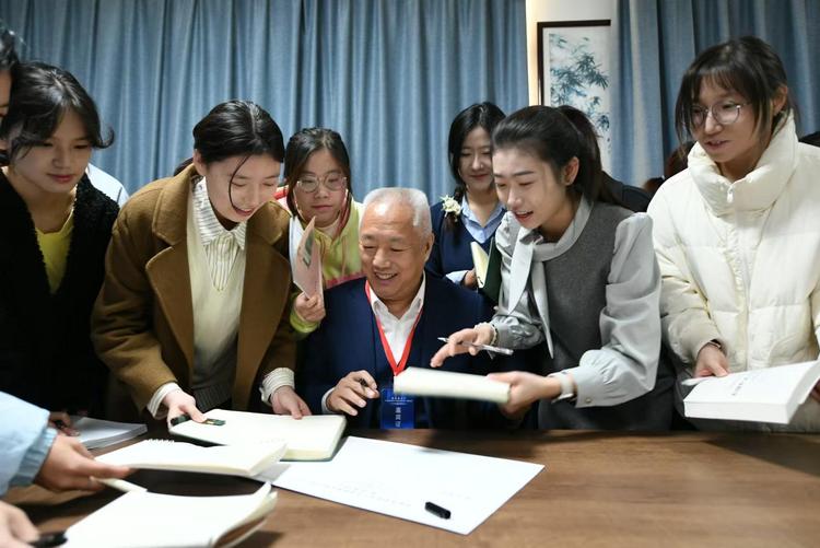 院士进学院——聚焦绿能数智现代产业高质量发展产学研活动 院士进学院——聚焦绿能数智现代产业高质量发展产学研活动