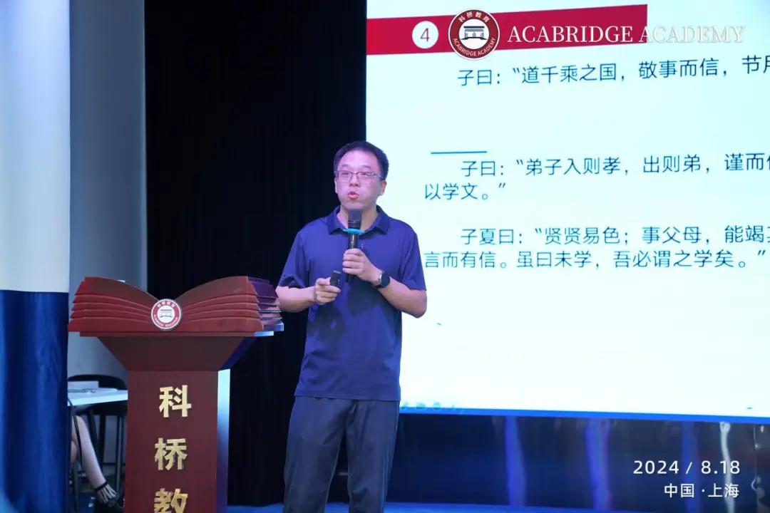 报到当天,接待老师以及学生志愿者们均以饱满的热情和专业的态度(图 3)