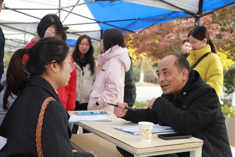 家校企携手,交大希望学院这场招聘会点燃就业新引擎! 家校企携手,交大希望学院这场招聘会点燃就业新引擎!