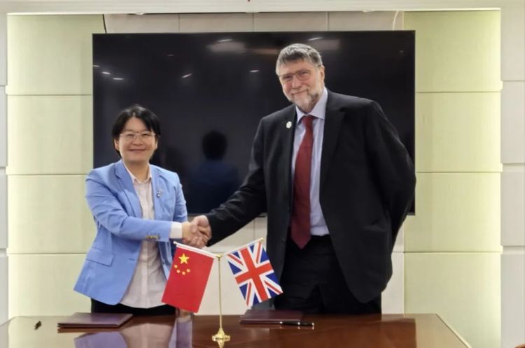 曼彻斯特大学副校长Stephen Flint教授一行访沪 深化中国合作 曼彻斯特大学副校长Stephen Flint教授一行访沪 深化中国合作