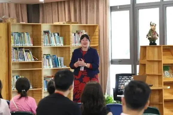 新学年伊始,各学部的校长和老师们也为我们所有的新老学子送上最美好(图 4)