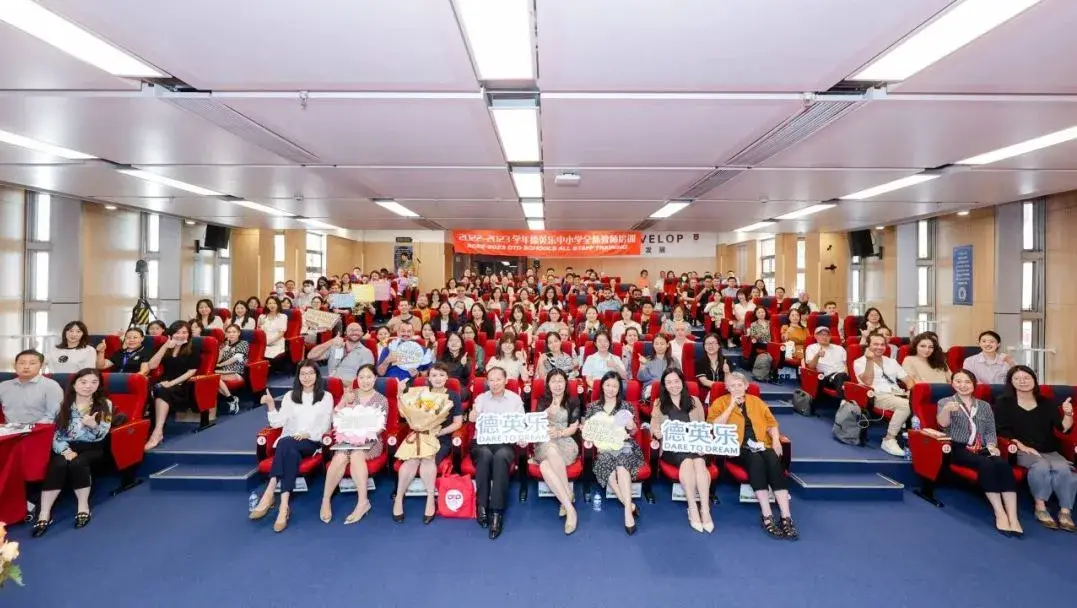 浦东万科高中注重学生的全面发展,不仅关注学术成绩
