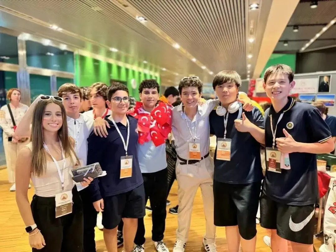 比赛结束后的学者舞会也给孩子们留下了独特的印象