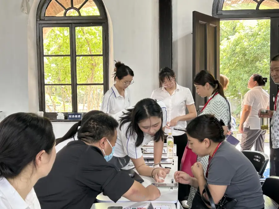 宿舍,这个即将成为第二个家的地方,此刻正以最整洁(图 2)