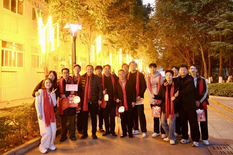 西安交通大学城市学院举办“金蛇献瑞 福启新篇”2025新春游园会 西安交通大学城市学院举办“金蛇献瑞 福启新篇”2025新春游园会