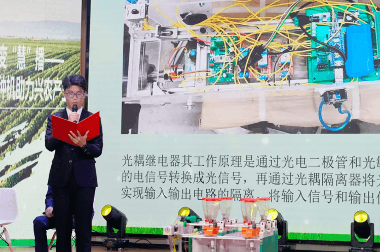 腾蛟起凤 “艺”起前行 武汉晴川学院2024年校园科技文化艺术优秀成果展惊艳亮相 腾蛟起凤 “艺”起前行 武汉晴川学院2024年校园科技文化艺术优秀成果展惊艳亮相