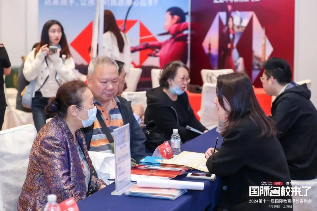 除线下活动外,我们还致力于打造线上服务平台,通过家长社群(图 13)