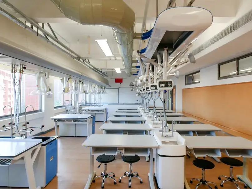 上海浦东新区民办万科学校位于浦东中心地带康桥地区,占地85亩(图 2)