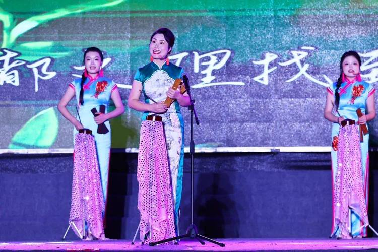 成都文理学院举行第二十一届科技文化博览节开幕式暨2024年迎新晚会 成都文理学院举行第二十一届科技文化博览节开幕式暨2024年迎新晚会