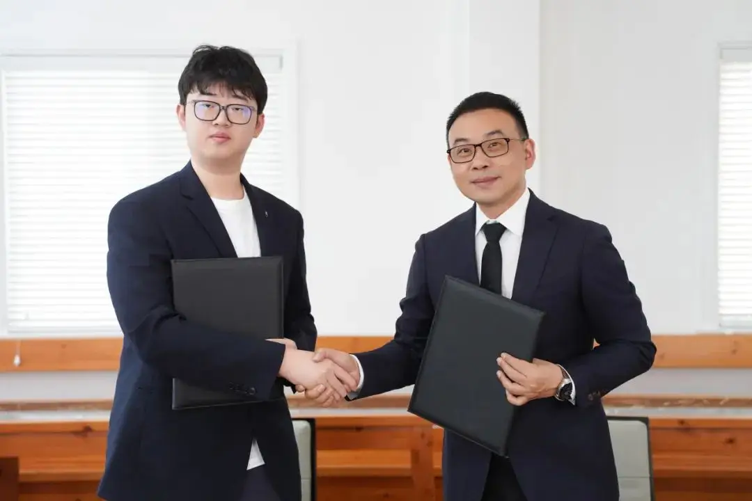 为激励学生学术发展,园外对录取名校的优秀毕业生给予奖励。(图 4)