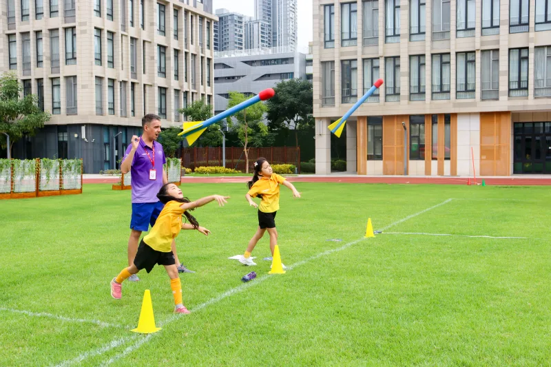 预备部的运动会现场充满欢声笑语，我们的小小学子们积极参加了各式各（图 4）