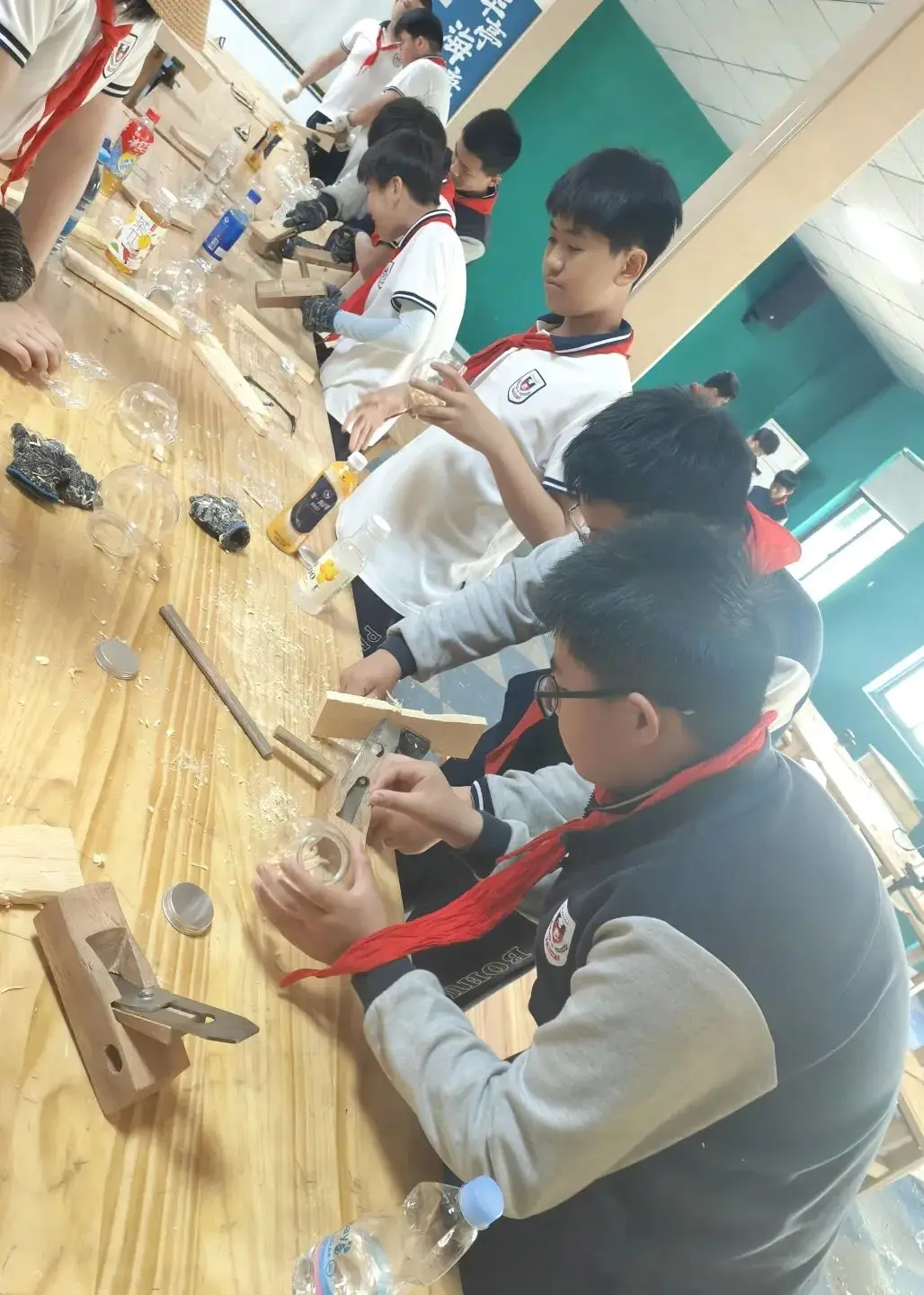第二天上午的农运会，更是考验着团队精神：（图 4）