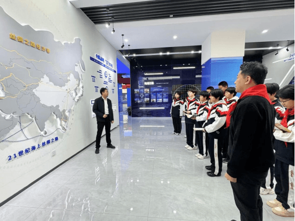 高质量发展看河北 新丝路上的“带货王”——第四中学开展石家庄国际陆港红领巾研学活动 高质量发展看河北 新丝路上的“带货王”——第四中学开展石家庄国际陆港红领巾研学活动
