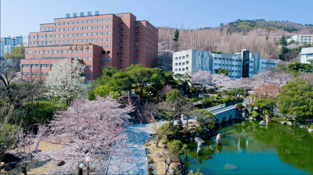 韩国庆南大学创立于1946年,是一所拥有悠久办学历史和深厚教育根