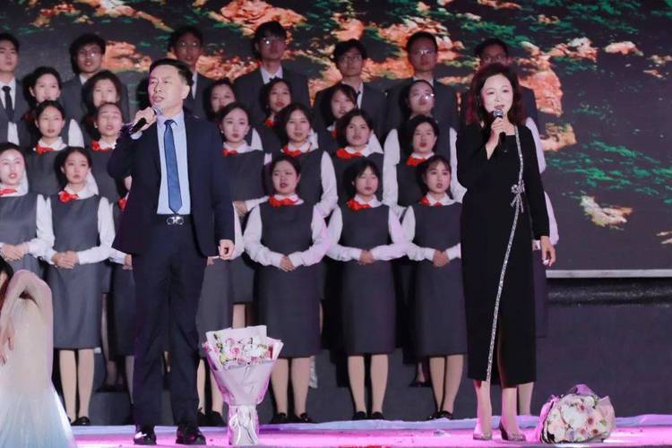 成都文理学院举行第二十一届科技文化博览节开幕式暨2024年迎新晚会 成都文理学院举行第二十一届科技文化博览节开幕式暨2024年迎新晚会