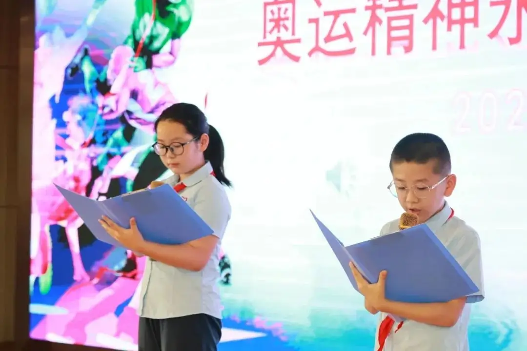 少年昂扬志气高,赛场拼搏竞风流。奥运精神传心间,拼搏奋进不败言。(图 2)