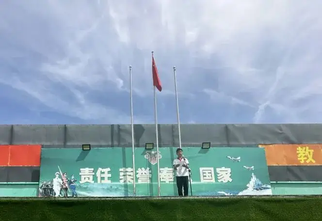 2024年5月13日，当大巴士停在恩农智慧农场入口前