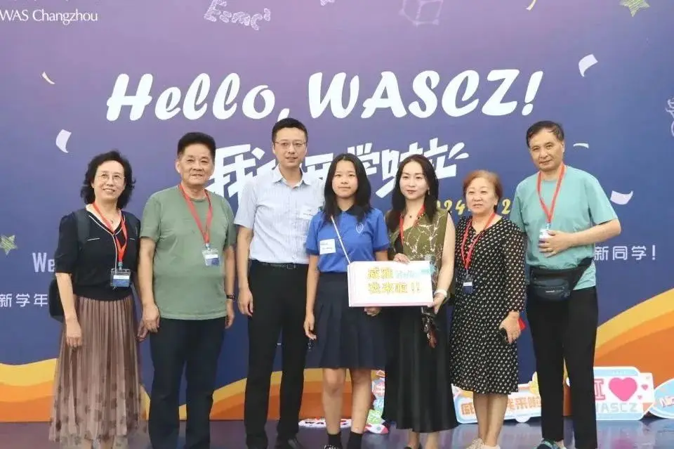 告别了悠长的假期,常州威雅的学子们,拎着大包小包