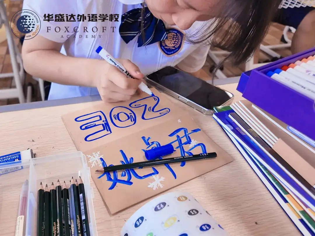 同时,新生们也进入教室,开始了他们的 开学第一课 :(图 3)
