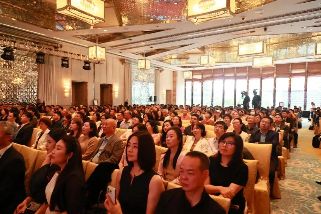 不顾一切,勇往直前 的创校精神传承下去