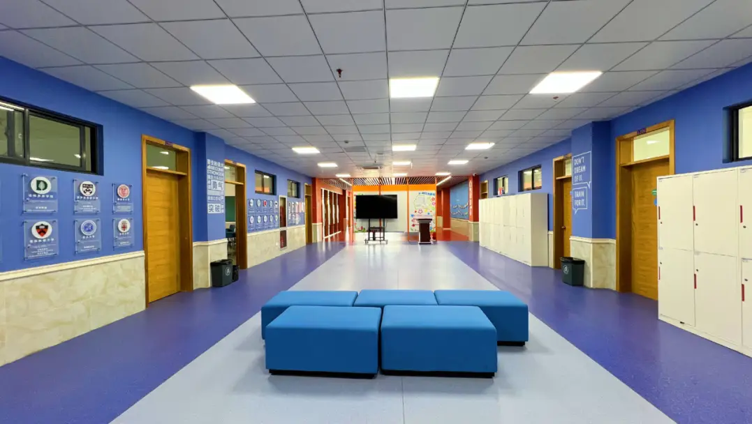 学校由海淀国资委下属凯文教育集团与大连英领教育集团联合打造。