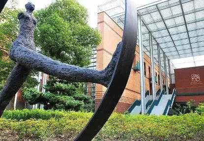 包校目前有1600多名中外籍学生