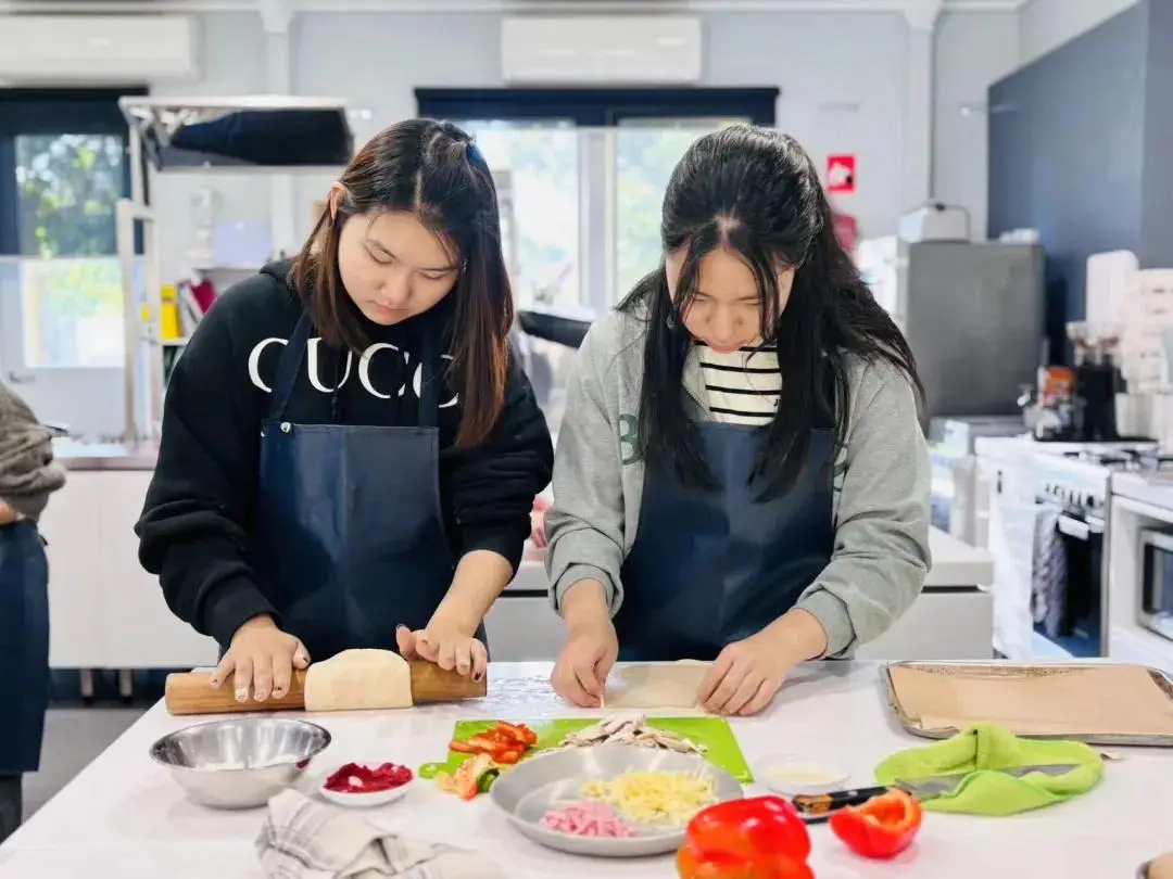 ▼ 学习制作越南春卷