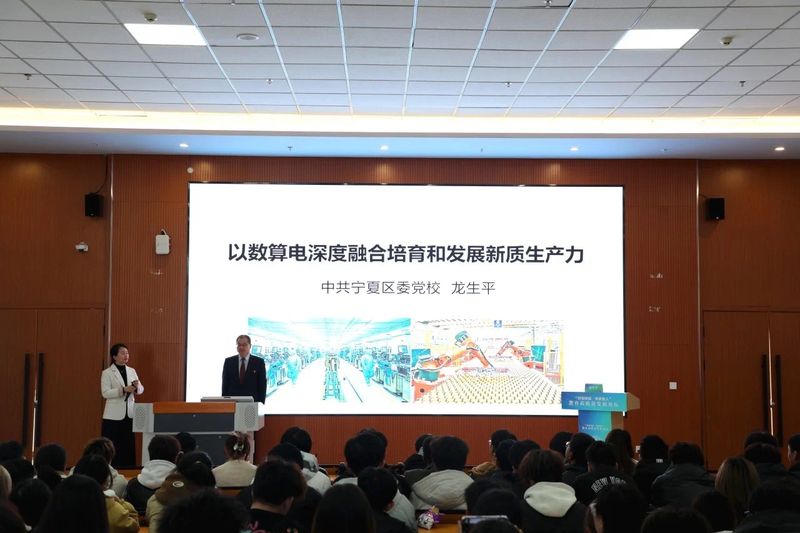 随后,刘雄飞副校长为黄义军教授颁发了客座讲授聘书