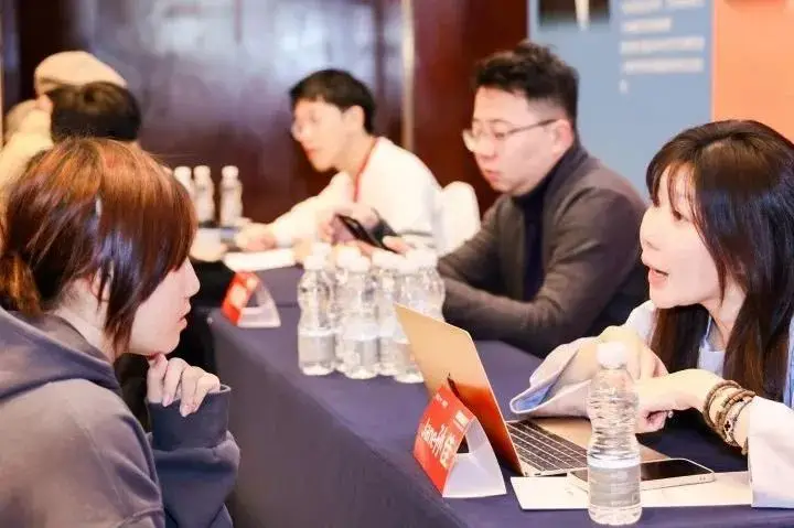 除线下活动外,我们还致力于打造线上服务平台,通过家长社群(图 11)