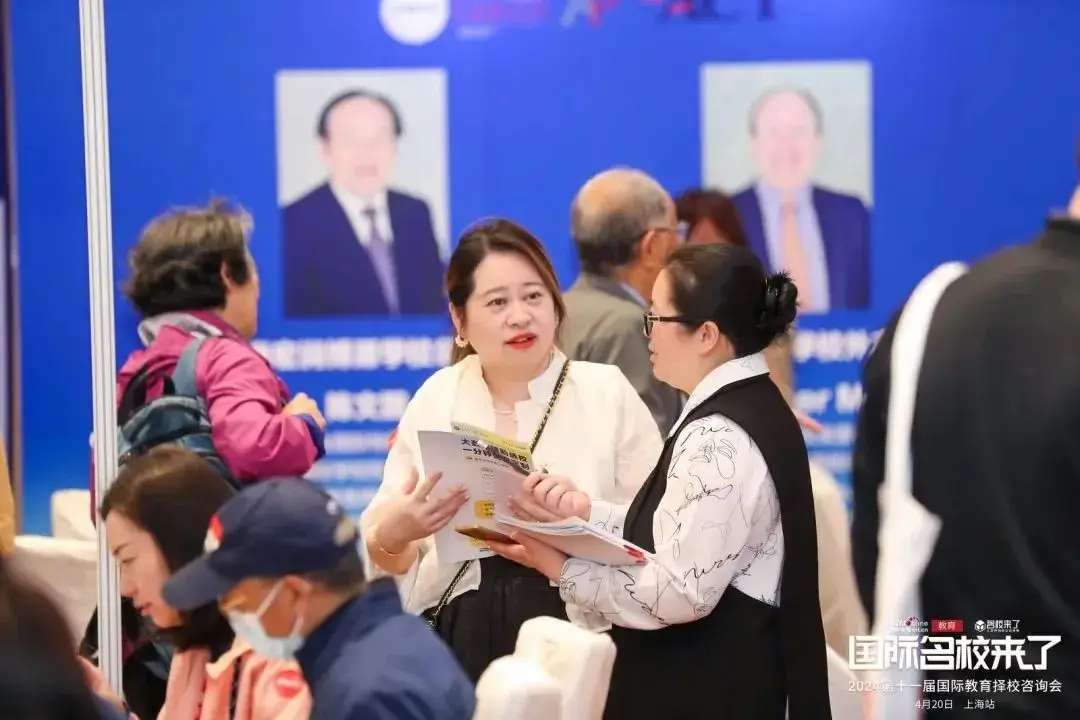 众多学校招生官及校长坐镇会场，与家长进行面对面交流（图 3）