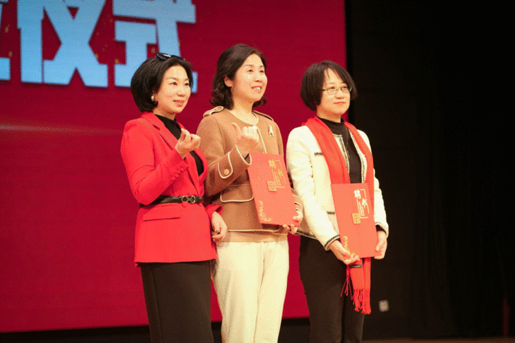 “商韵新程,法耀华年”——中国政法大学商学院&MBA中心2025年元旦晚会璀璨落幕 “商韵新程,法耀华年”——中国政法大学商学院&MBA中心2025年元旦晚会璀璨落幕